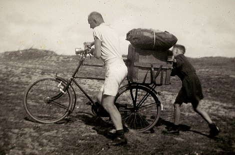 J. H. Littooij mit Sohn auf der Watteninsel Terschelling