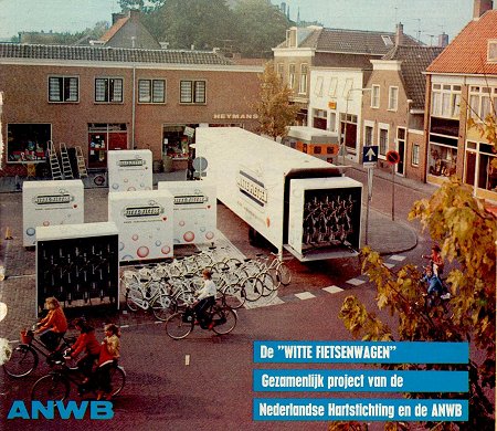 Witte fietsenwagen ANWB en Hartstichting