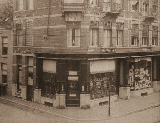 Burgers-filiaal van G. Volkers, Nobelstraat 20, jaren '20